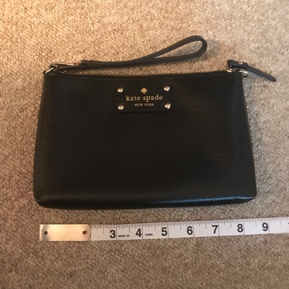 kate spade Handbags - Kate Spade wristlet